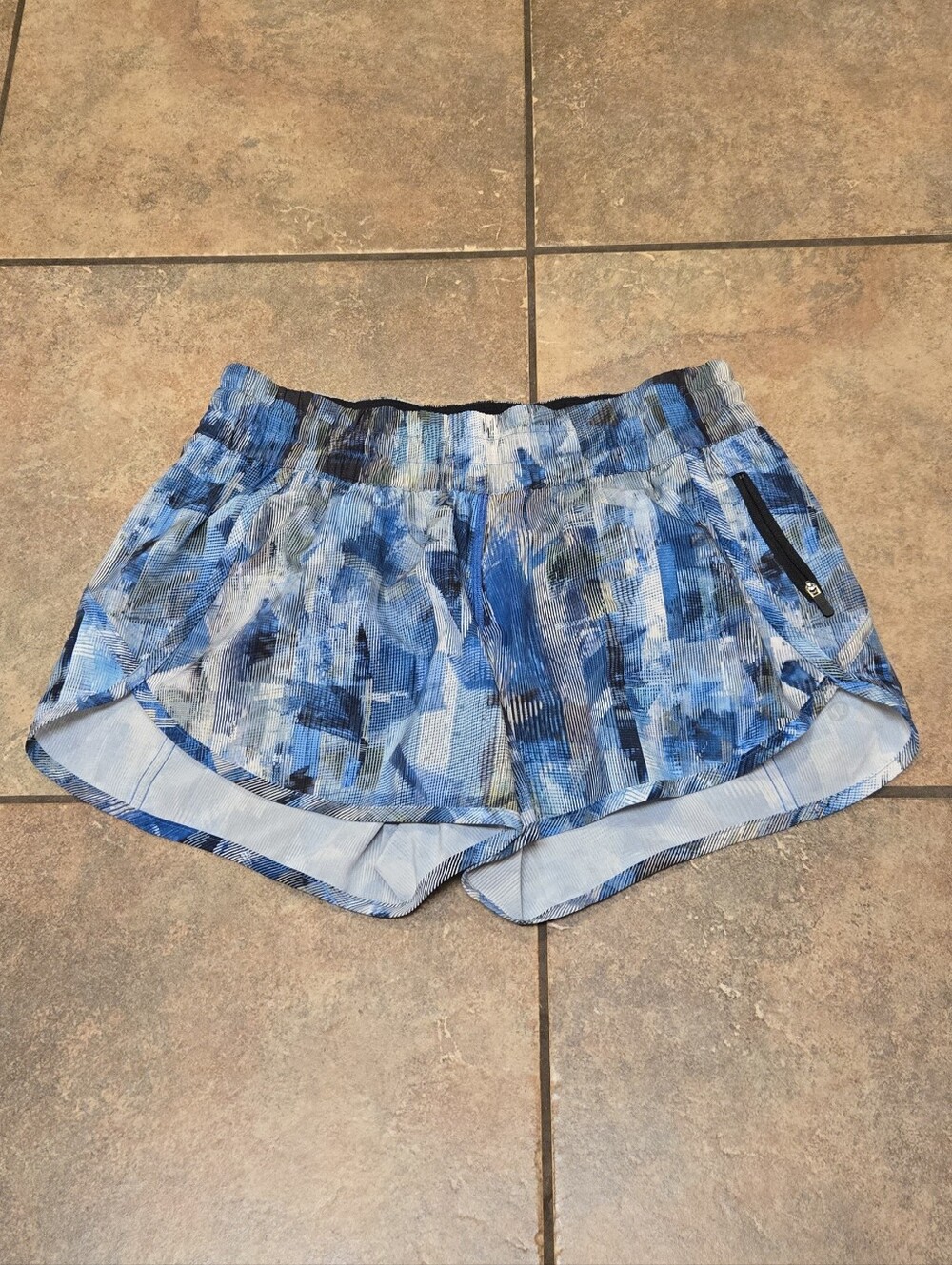 Lululemon Tracker Short V 4" Sun Dazed Multi Blue Size 8